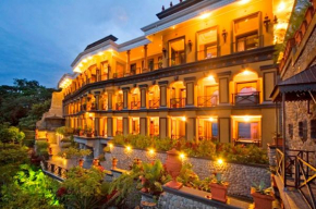 Отель Zephyr Palace Luxury Hotel  Хако